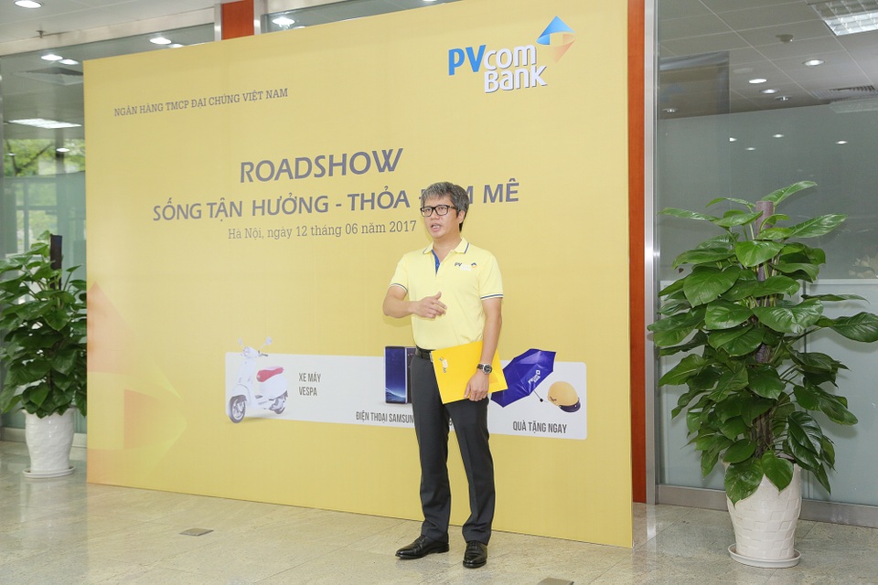 Sôi động Roadshow "Sống tận hưởng – Thoả đam mê” - 1
Tổng Giám đốc PVcomBank Nguyễn Hoàng Nam phát biểu tại Lễ phát động Roadshow CTKM “Sống tận hưởng – Thỏa đam mê”.