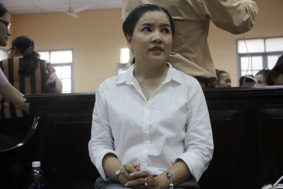 Nhiều nghệ sĩ tới tòa ủng hộ Ngọc Trinh trong vụ kiện Nhà hát kịch - 1 Nghệ sỹ Ngọc Trinh tại phiên tòa.