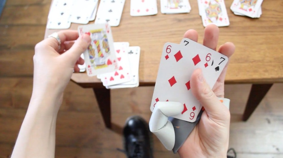 Sẽ ra sao nếu như công nghệ cho phép chúng có 6 ngón tay? - 3 Đồng thời cũng thực hiện được nhiều chức năng khá thú vị