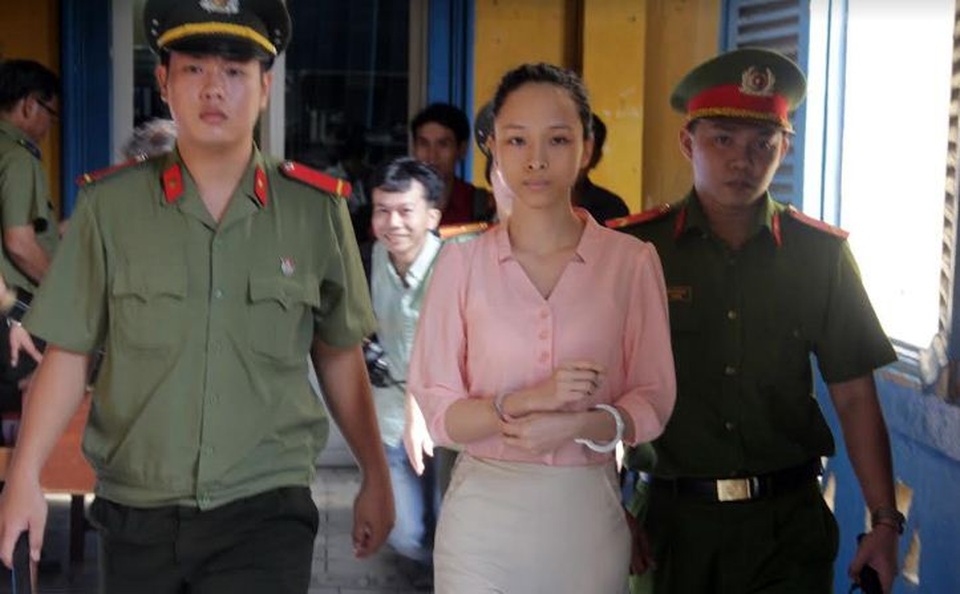 Vụ hoa hậu Phương Nga: Kiến nghị điều tra hành vi hối lộ quản giáo để thông cung - 1 Hoa hậu Phương Nga tại phiên tòa xét xử sơ thẩm lần 2 tháng 6/2017.