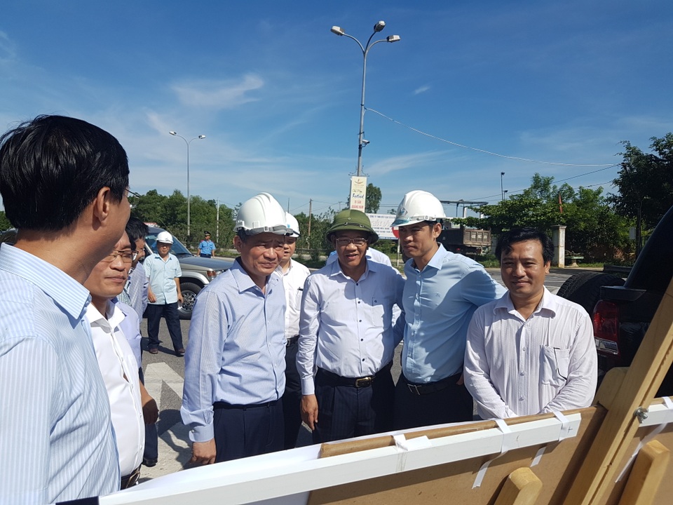 Quảng Nam kiến nghị Bộ GTVT nâng cấp sân bay Chu Lai - 1 Bộ trưởng Trương Quang Nghĩa khảo sát tuyến QL1A (đường Nguyễn Hoàng) tại TP Tam Kỳ