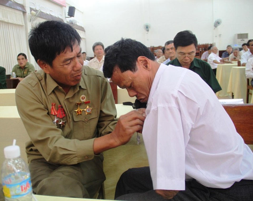 Buổi gặp mặt xúc động của những người cựu binh từng vào sinh ra tử - 3 Tình đồng đội vẫn mãi thắm thiết dù trong thời bình