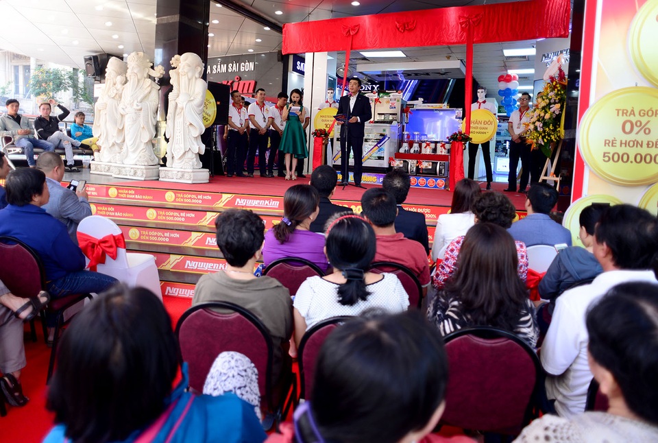Thị trường bán lẻ công nghệ: Tín hiệu đáng mừng - 1 Sáng 28/7, hệ thống bán lẻ điện máy Nguyễn Kim chính thức triển khai chương trình Tuần lễ vàng Panasonic.