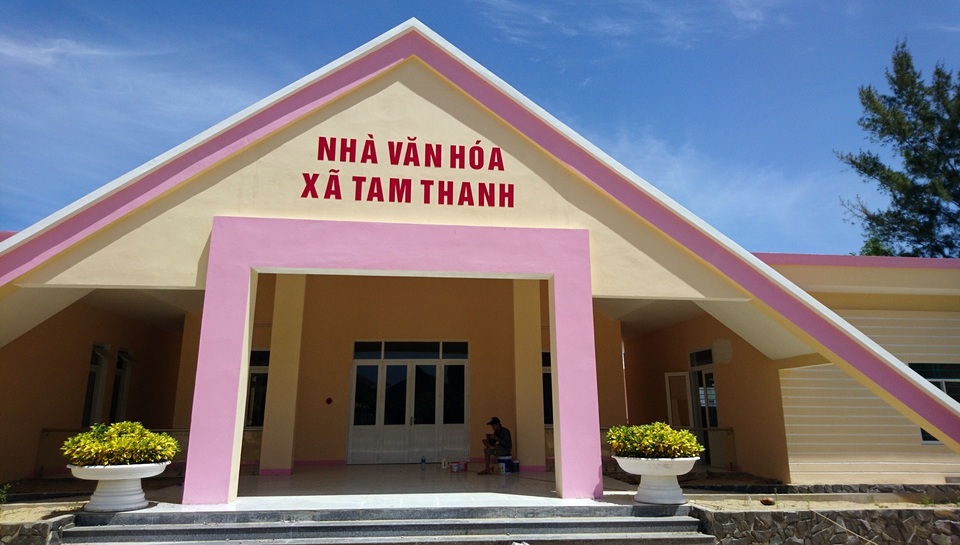 Nhà văn hóa tiền tỷ chưa bàn giao đã xuất hiện vết nứt - 1 Công trình nhà văn hóa Tam Thanh