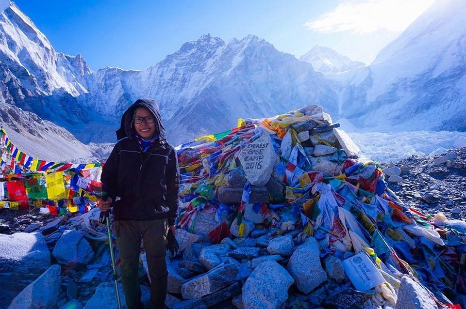 Cô gái 28 tuổi nghỉ việc một năm để đi du lịch khắp châu Á - 2 Ánh tại Everest Base Camp, Nepal, tháng 5, năm 2016