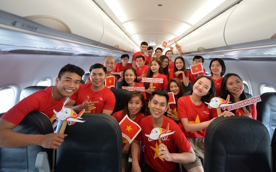 Gần 200 hành khách Vietjet cùng hát "Nối vòng tay lớn" mừng quốc khánh 2/9 - 1 Gần 200 hành khách Vietjet cùng hát "Nối vòng tay lớn" mừng quốc khánh 2/9 - 1