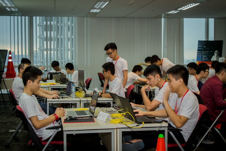 Việt Nam tổ chức cuộc thi "Xem ai hack được nhiều hơn" cho sinh viên đại học - 4
Theo PwC Việt Nam, có tất cả 25 đội tham dự cuộc thi tại Hà Nội, TP. Hồ Chí Minh và một đội khách mời tại Malaysia.