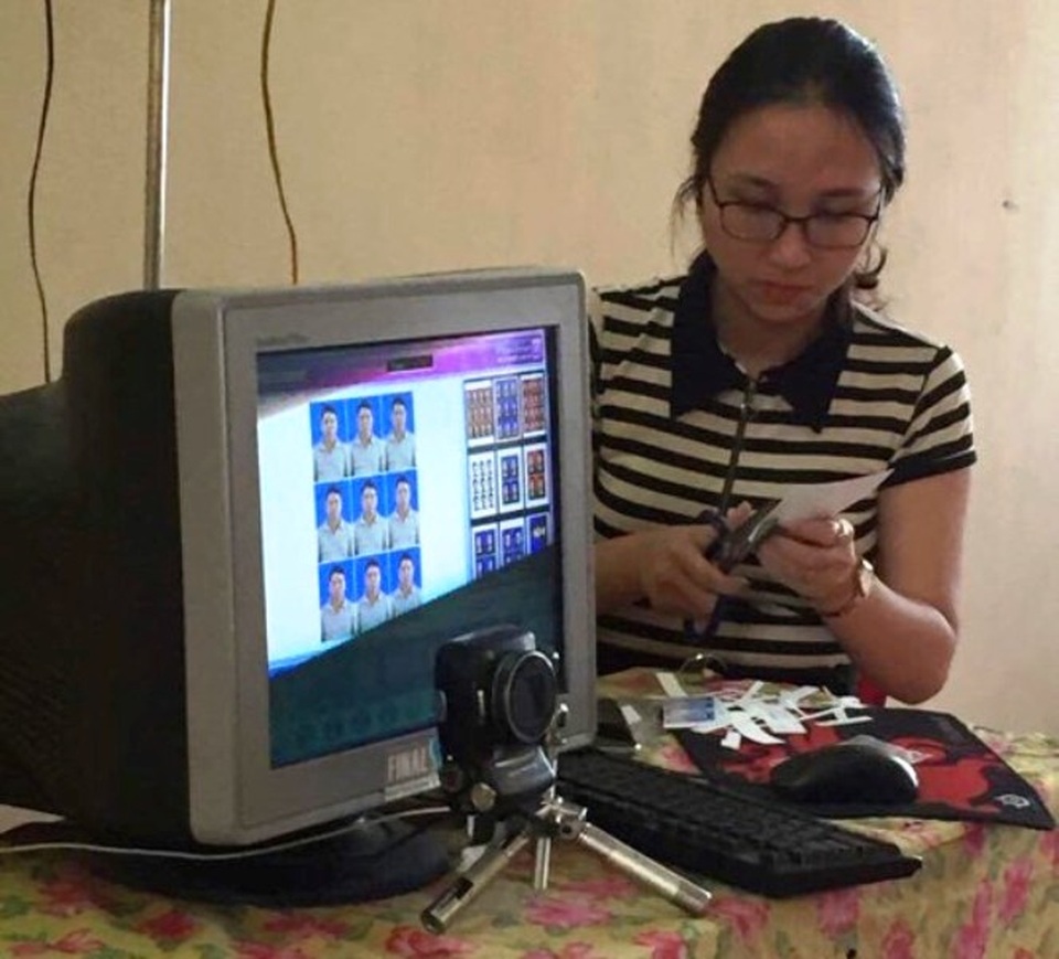 Ngang nhiên dịch vụ chụp ảnh thu tiền trong... Trung tâm y tế - 5 Giám đốc Trung tâm Y tế Ninhh Bình khẳng định, giá chụp ảnh tại cơ quan thấp hơn bên ngoài nhưng thực tế nhà ảnh thu cao hơn bên ngoài số tiền đã thống nhất.