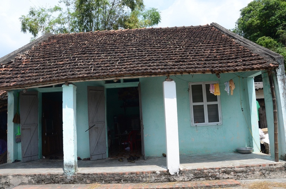 Đi thăm con trai bị tâm thần, mẹ gặp tai nạn phải cưa bỏ 1 chân - 1
Ngôi nhà đã xuống cấp trầm trọng của gia đình Bà Lê thị Thuận, ở thôn Đọi Tam, xã Đọi Sơn, huyện Duy Tiên, tỉnh Hà Nam