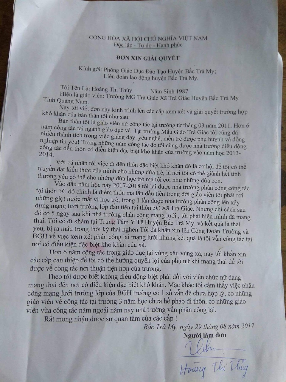 Nữ giáo viên kêu cứu bị phân công điểm trường quá xa dẫn đến động thai? - 1
Đơn kiến nghị của cô Hoàng Thị Thủy gửi Phòng GD huyện Bắc Trà My (Quảng Nam).