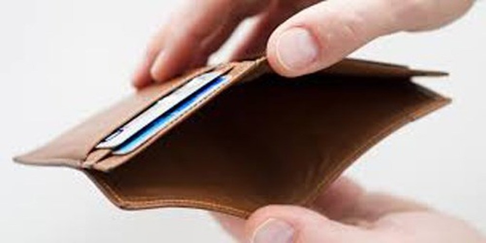 Nghi án một luật sư mất hơn 350 triệu đồng trong nhà vệ sinh quán nhậu - 1 Công an quận Thủ Đức, TPHCM đang điều tra nghi án một luật sư báo mất hơn 350 triệu bỏ trong ví tại nhà vệ sinh quán nhậu trên địa bàn. Ảnh minh họa.