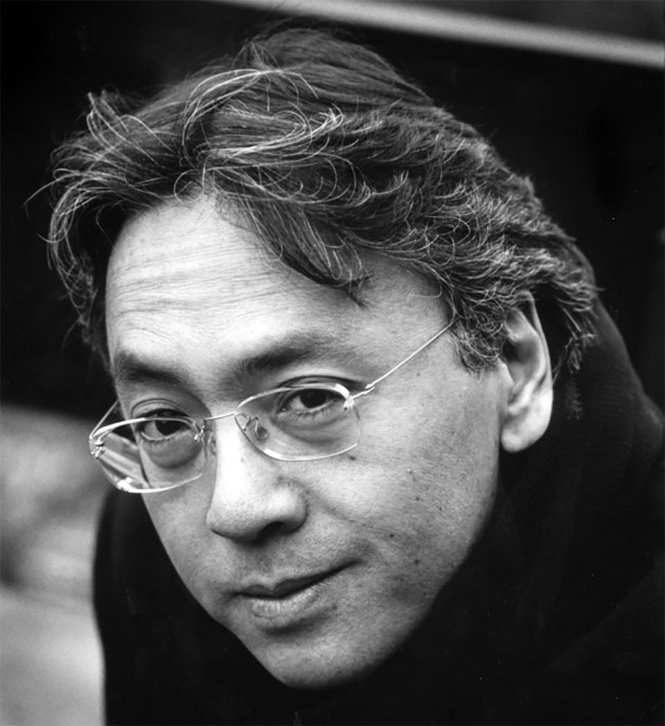 Kazuo Ishiguro: Đọc Sherlock Holmes cả tuổi thơ và giành Nobel Văn học - 1 Cuốn tiểu thuyết gần đây nhất được xuất bản của Ishiguro (ảnh) là “The Buried Giant” (Người khổng lồ ngủ quên - 2015).