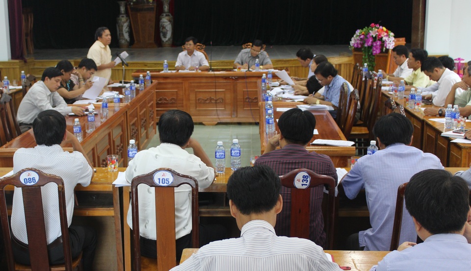 Dân góp gạo xây dựng mô hình trường “bán trú dân nuôi” - 1 Huyện Tây Giang họp bàn xây dựng mô hình trường bán trú dân nuôi