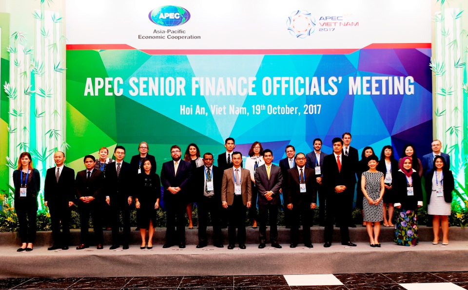 Khai mạc hội nghị Bộ trưởng Tài chính APEC 2017 - 1 Các đại biểu hội nghị quan chức Tài chính APEC chụp ảnh lưu niệm