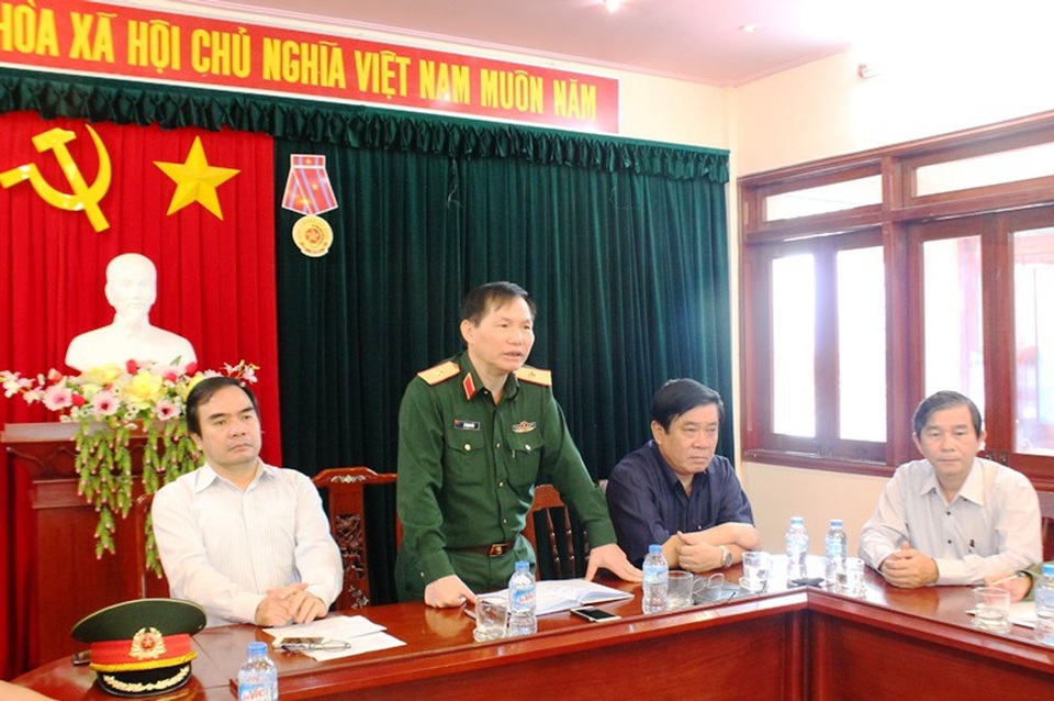 Huy động tối đa nguồn lực tìm kiếm nạn nhân mất tích trên biển - 1 Thiếu tướng Lê Mạnh Tiến, báo cáo về tình hình thuyền viên và ngư dân bị nạn trong các sự cố chìm tàu do bão số 12 gây ra.