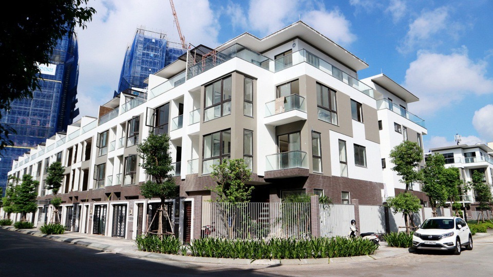 
Khách hàng sở hữu khu nhà phố liên kế sẽ được cấp sổ hồng vào tháng 12/2017 tới đây
