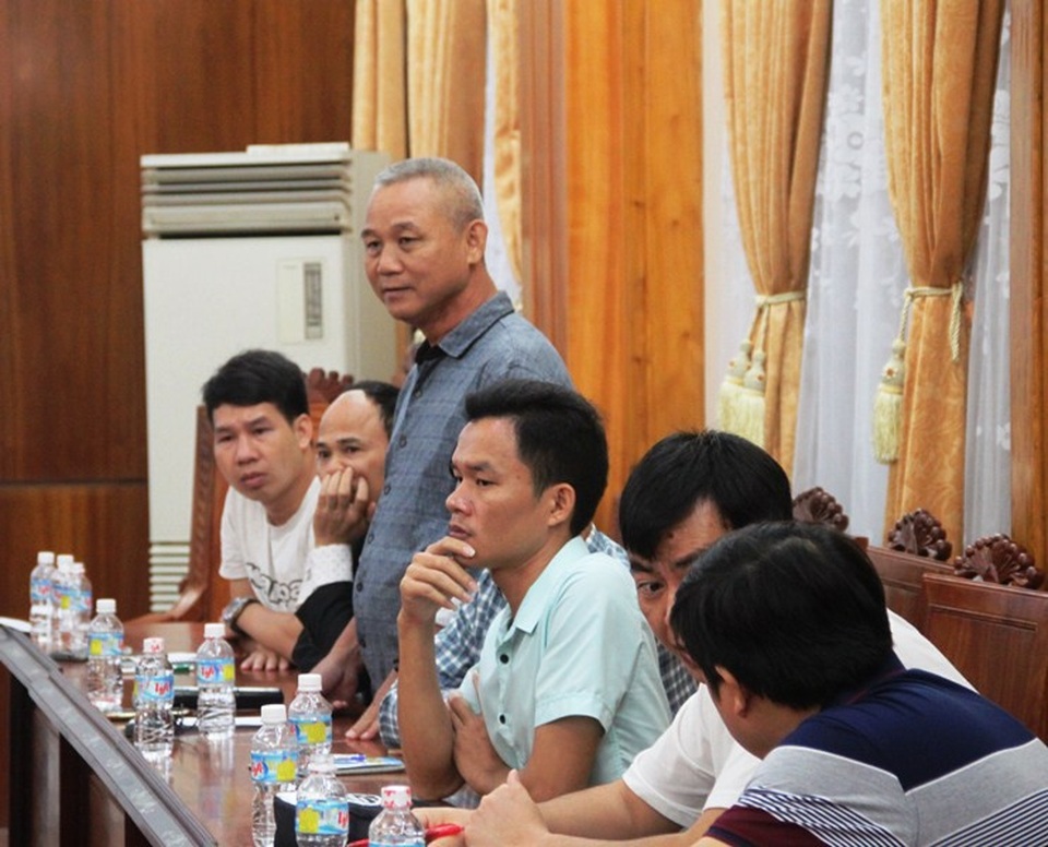 Yêu cầu chủ tàu nhanh chóng trục vớt tàu hàng bị chìm ở vịnh Quy Nhơn - 2 Các chủ tàu chìm làm việc với UBND tỉnh Bình Định trước đó