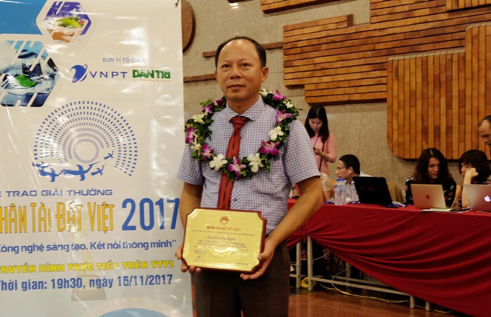 Nhân tài Đất Việt 2017: Nông dân sáng chế máy cấy lúa giành giải Khuyến tài - 2 Người nông dân Thái Bình là tấm gương sáng tự học thành tài…