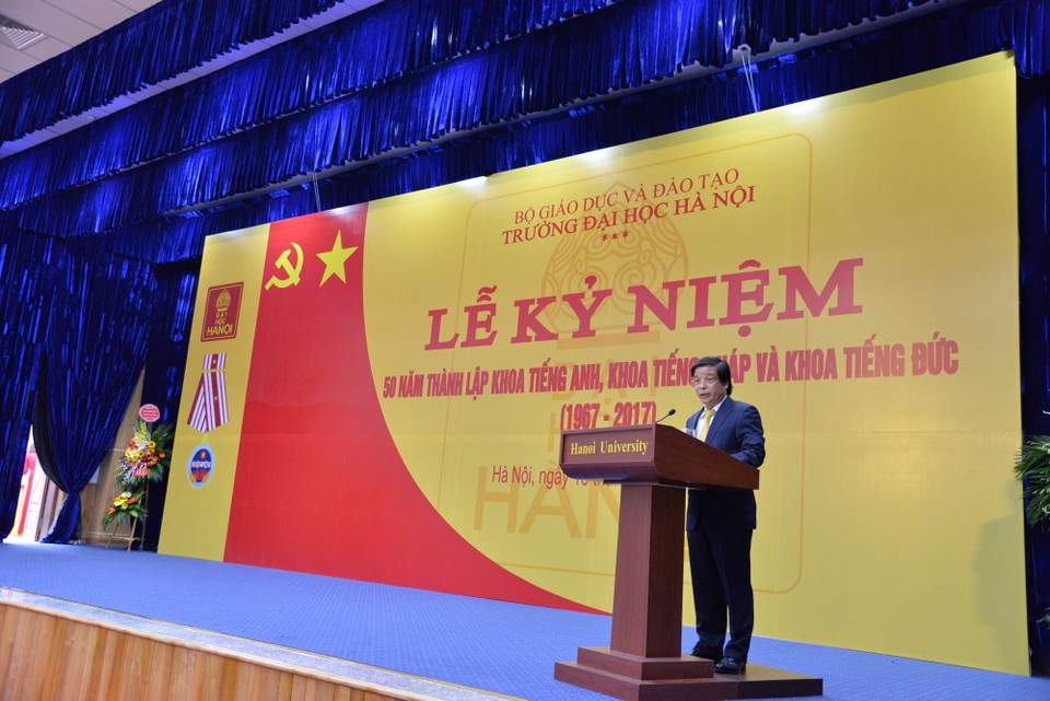 
Hiệu trưởng trường ĐH Hà Nội PGS.TSKH Nguyễn Đình Luận
