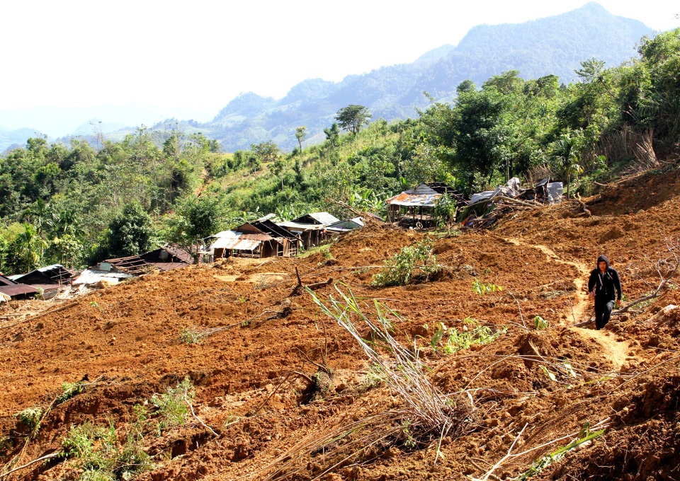 Sạt lở núi kinh hoàng ở Quảng Nam: Buổi chiều tang thương! - 1