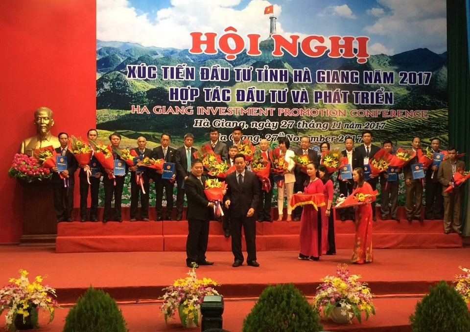 “Con sếu đầu đàn” của tỉnh Hà Giang - 2 Ông Nguyễn Văn Thiện - Chủ tịch HĐTV công ty Xuân Thiện nhận quyết định chủ trương đầu tư dự án thủy điện Sông Lô 5