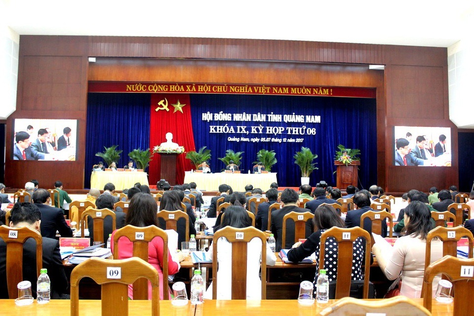 Cử tri Quảng Nam bức xúc với nạn phá rừng - 1 Kỳ họp thứ 6, HĐND tỉnh Quảng Nam khóa IX khai mạc sáng ngày 5/12