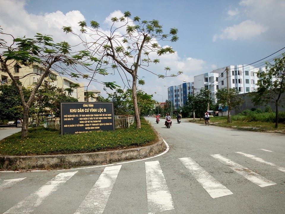 TPHCM: Dân tháo chạy khỏi... khu nhà ở tái định cư - 1 Được đầu tư hơn 1.000 tỷ đồng, nhưng nhiều block nhà ở tái định cư ở huyện Bình Chánh đang bị bỏ hoang