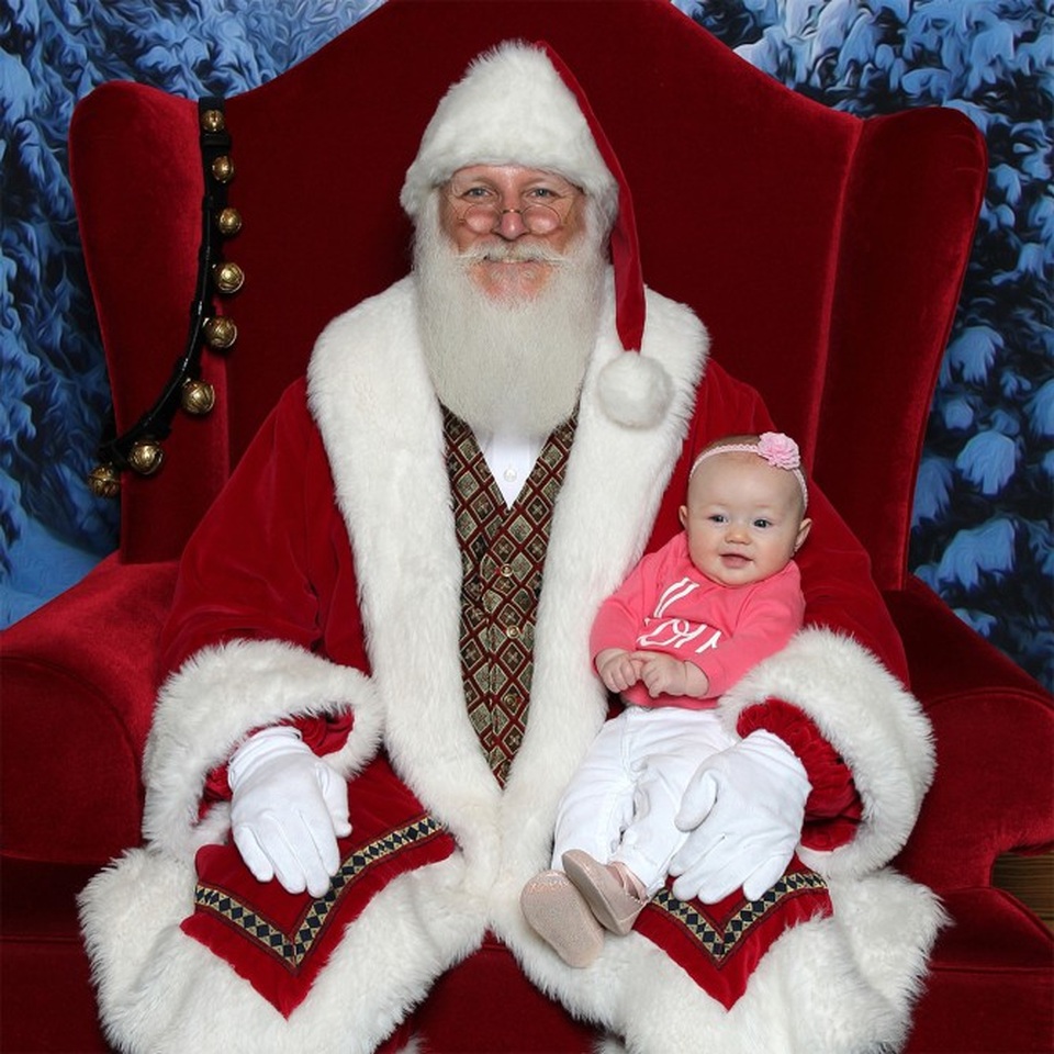 “Sao” hào hứng đưa con đi gặp ông già Noel - 2
Diễn viên Jamie Otis Hehner khoe ảnh con gái nhỏ đáng yêu trong lễ Noel 2017
