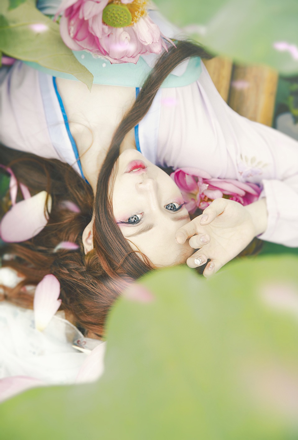 Gặp lại "công chúa cosplay" trong bộ ảnh sen lãng mạn - 13 Gặp lại "công chúa cosplay" trong bộ ảnh sen lãng mạn - 13
