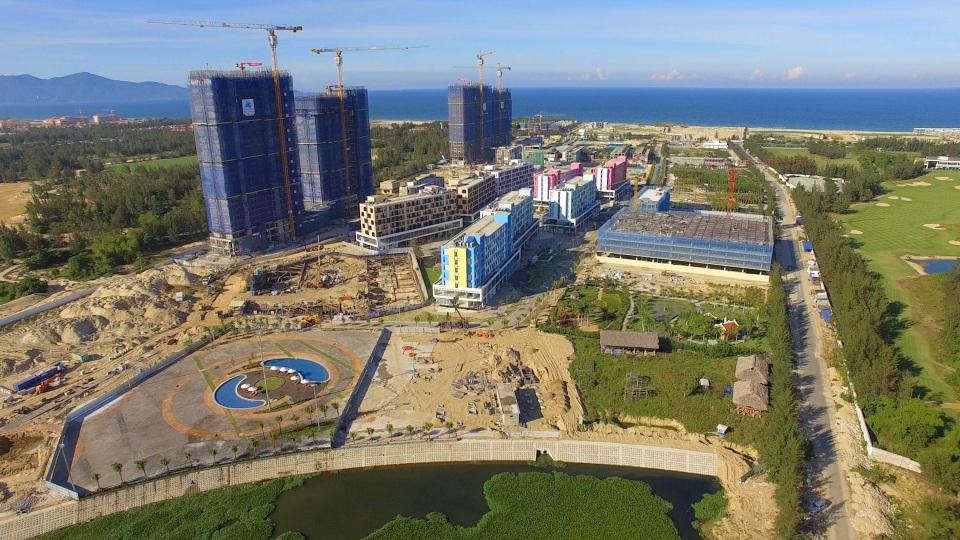 Tìm dự án condotel “chất” tại Đà Nẵng - 1 Một góc tổ hợp Cocobay đang trong quá trình xây dựng