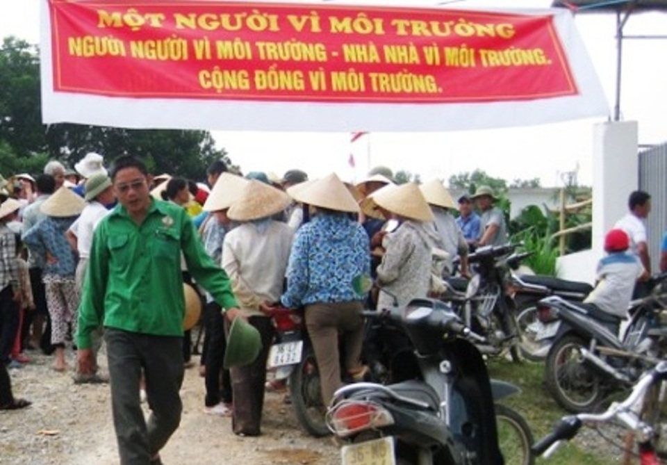 Hàng trăm người dân tập trung yêu cầu di dời trang trại lợn - 2 Năm 2014, doanh nghiệp này đã từng bị người dân địa phương dựng lán trại bao vây để phản đối ô nhiễm