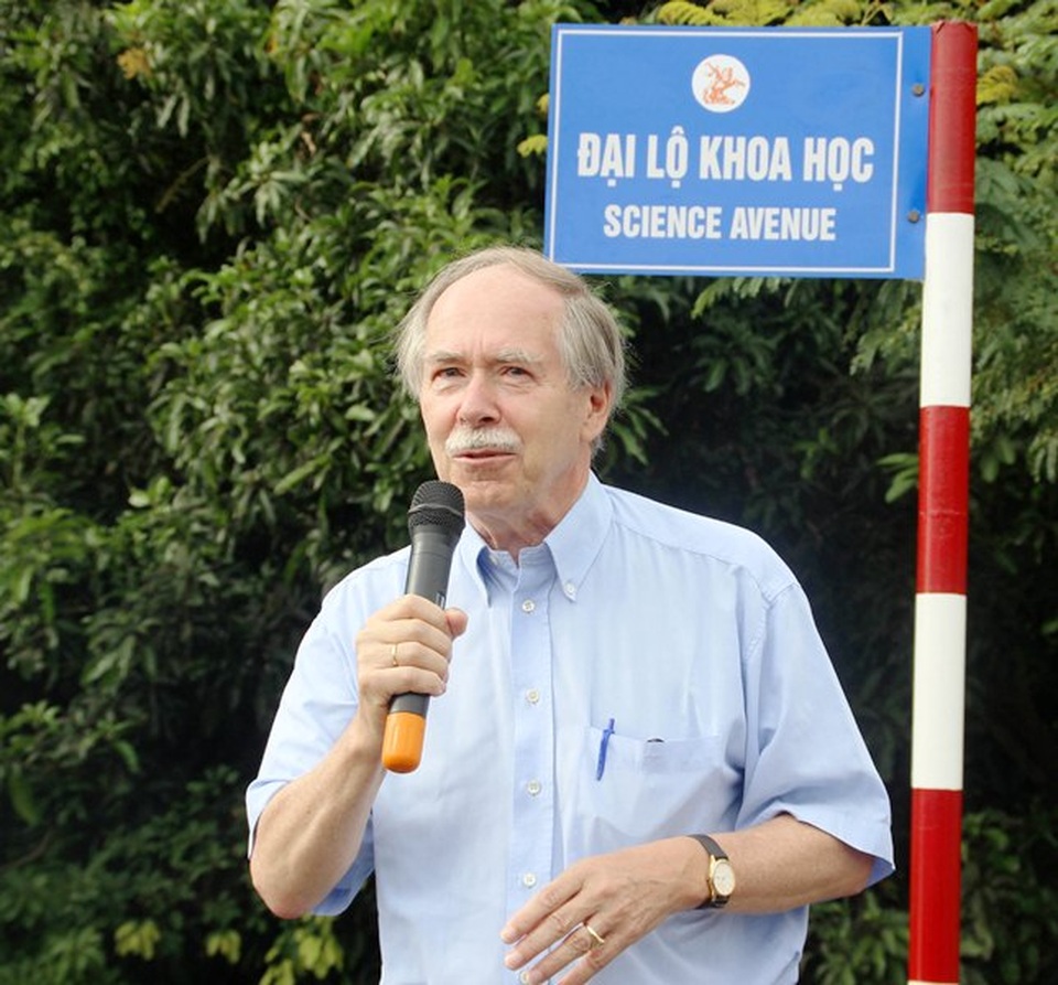 “Đại Lộ Khoa Học” đầu tiên tại Việt Nam - 2 GS. Nobel Vật lý 1999 Gerardus ’t Hooft hi vọng con đường Đại Lộ Khoa Học sẽ mở mãi mãi cho Việt Nam và thế giới.