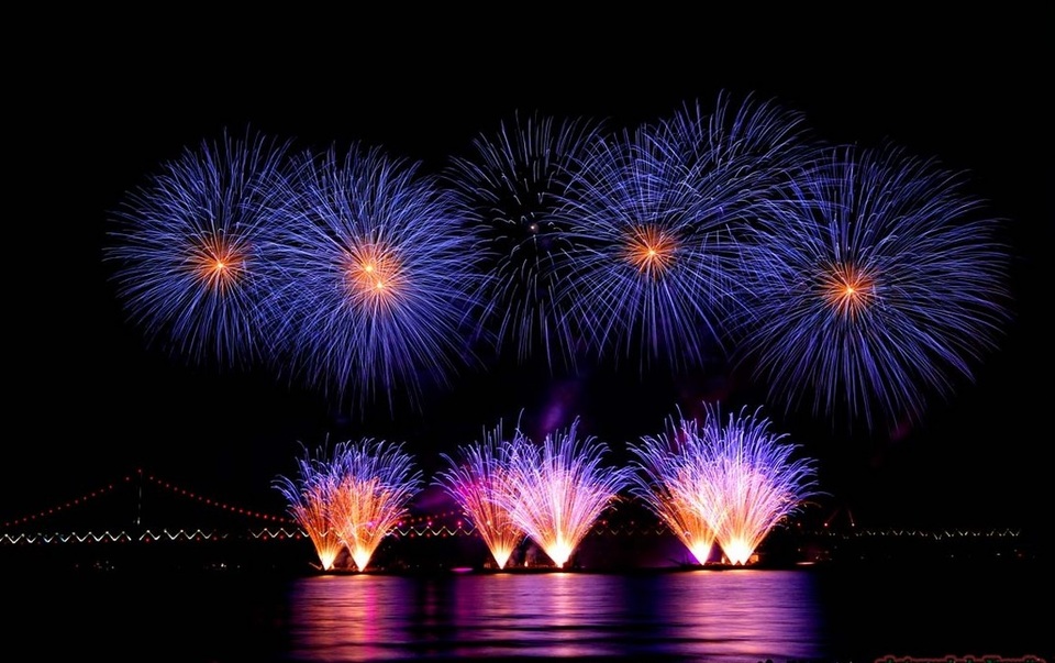 Đà Nẵng: Khách du lịch tăng đột biến, khách sạn, condotel hốt bạc - 1 Đà Nẵng rực rỡ mùa DIFF 2017 (Nguồn ảnh: Internet)