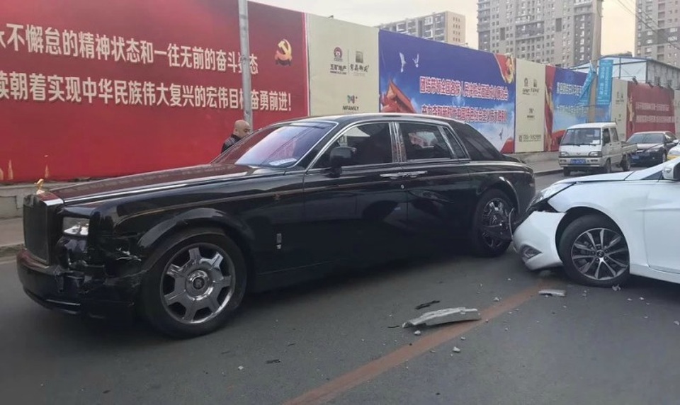 Sau tai nạn, chủ xe Rolls-Royce bảo tài xế xe Hyundai "bán nhà đi" - 1 Sau tai nạn, chủ xe Rolls-Royce bảo tài xế xe Hyundai "bán nhà đi" - 1