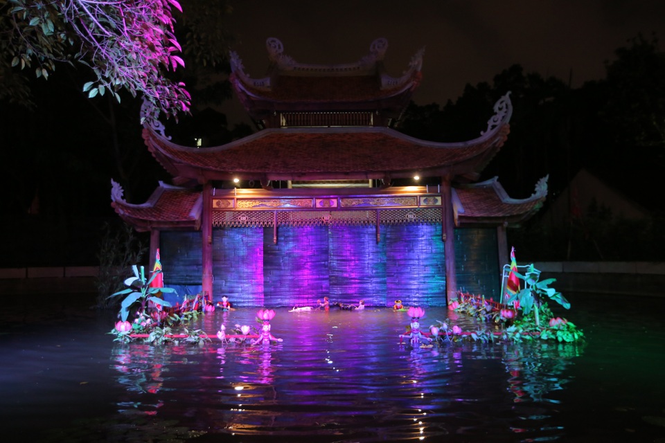 Ông Bảy tiết lộ trước buổi biểu diễn sẽ có màn kể chuyện tếu táo, hài hước của chú Tễu, bài múa tiên uốn lượn, rồng phun nửa và đặc biệt là múa lân độc đáo.