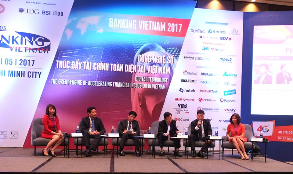 TPBank muốn giải bài toán 20 năm trong 1 năm bằng ngân hàng số - 1
Phiên toạ đàm tại Banking Vietnam 2017 đã chỉ ra rằng, cần có các quy định mới phù hợp với sự phát triển của tiến trình số hoá trong các ngân hàng hiện nay