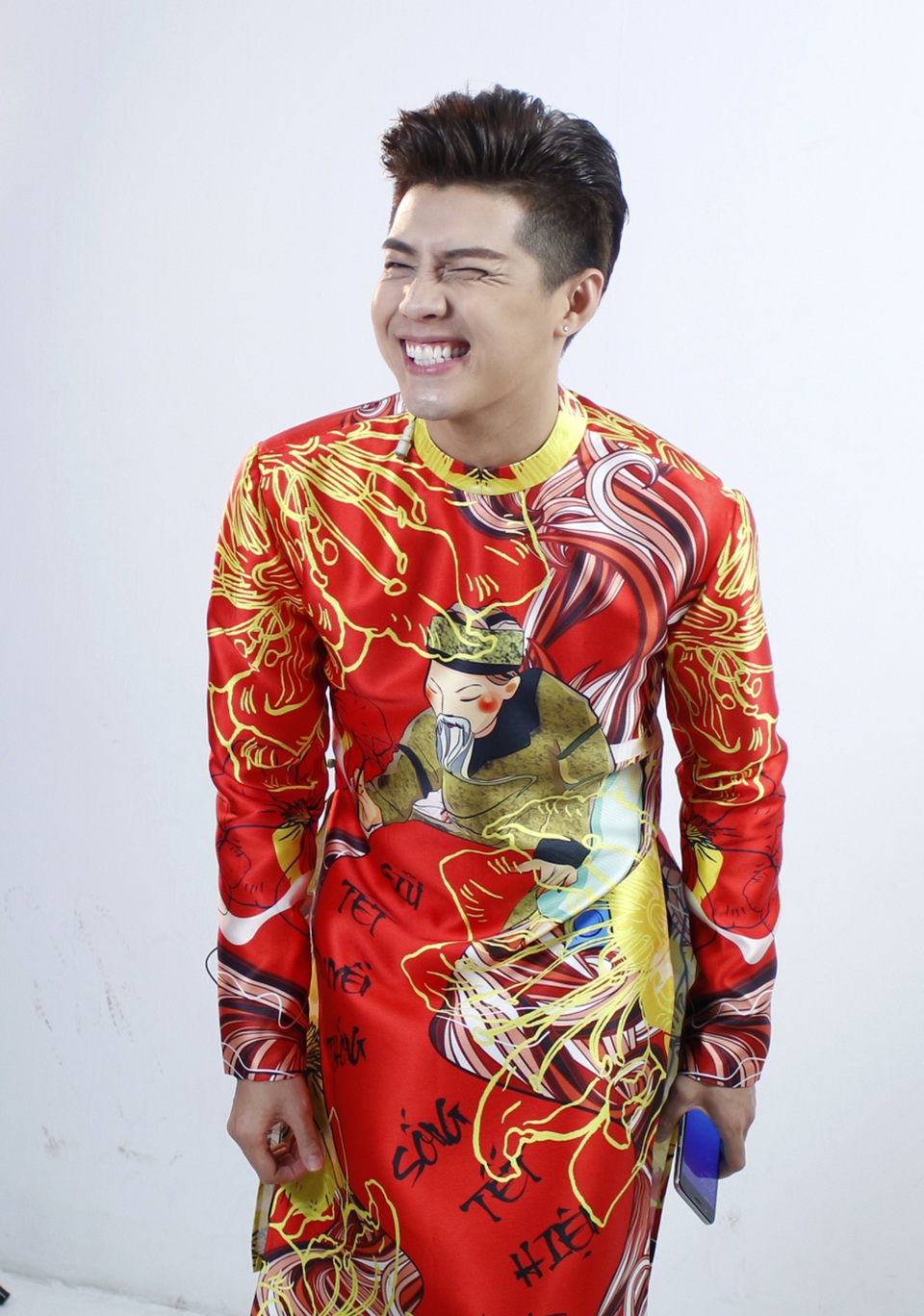 Noo Phước Thịnh: “Tết sẽ ngủ thật đã sau nhiều tháng vật vã” - 2 Nam ca sĩ mong đến Tết để được ngủ thật đã sau 2 tháng chỉ ngủ 5 tiếng mỗi ngày. Tuy nhiên, anh nói rằng đầu năm dù ngủ say đến đâu anh cũng kiêng dậy muộn sau 7h sáng.