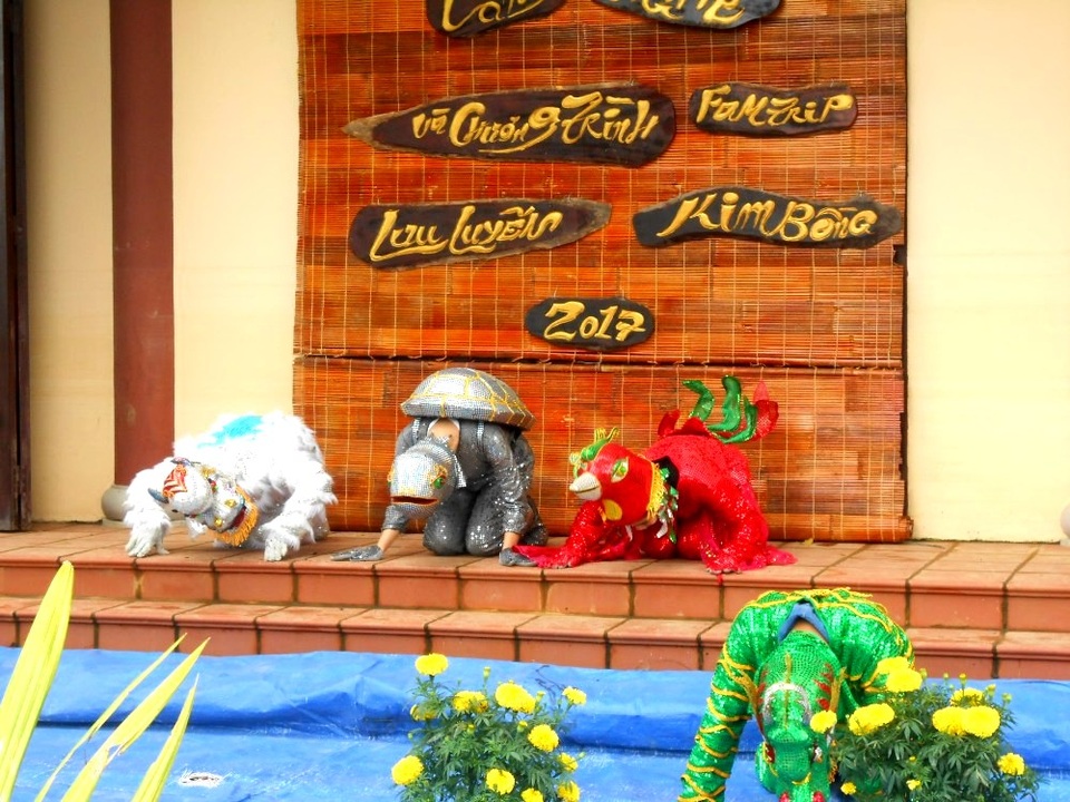 Hội An: Rộn ràng lễ giỗ Tổ nghề mộc Kim Bồng - 12 Các tiết mục trình diễn văn nghệ khiến du khách thích thú