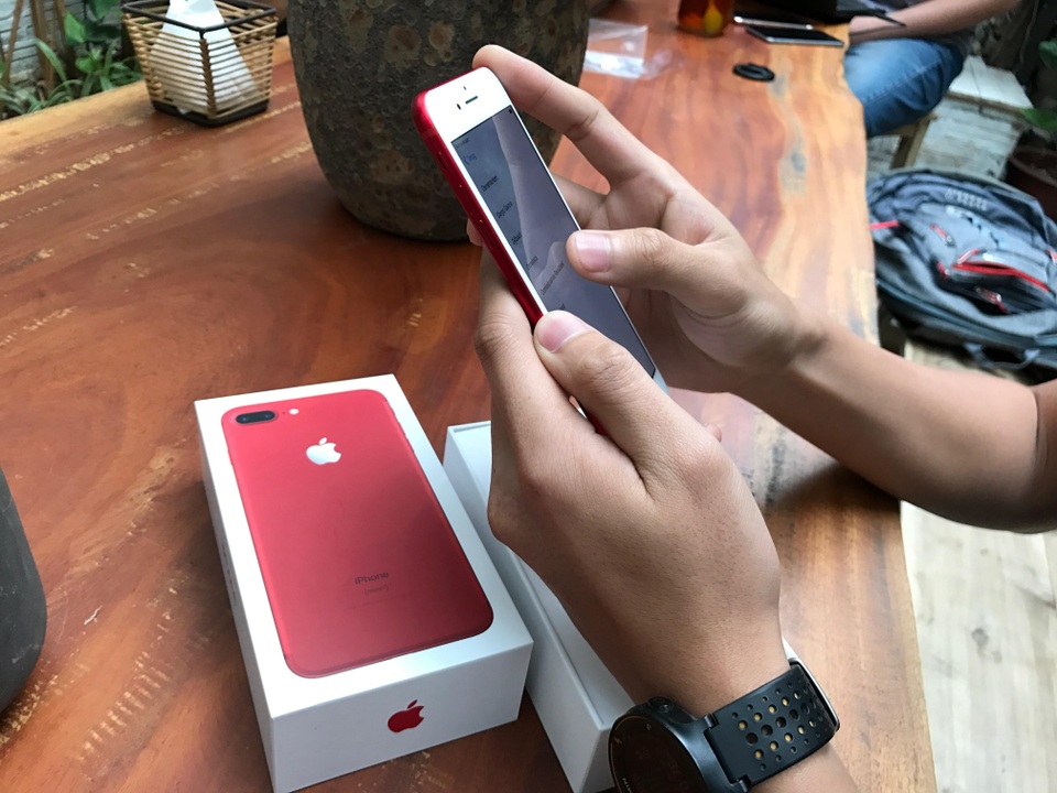 Trên tay iPhone 7 Plus màu đỏ vừa xuất hiện ở Hà Nội, giá 25 triệu đồng - 9 Trên tay iPhone 7 Plus màu đỏ vừa xuất hiện ở Hà Nội, giá 25 triệu đồng - 9