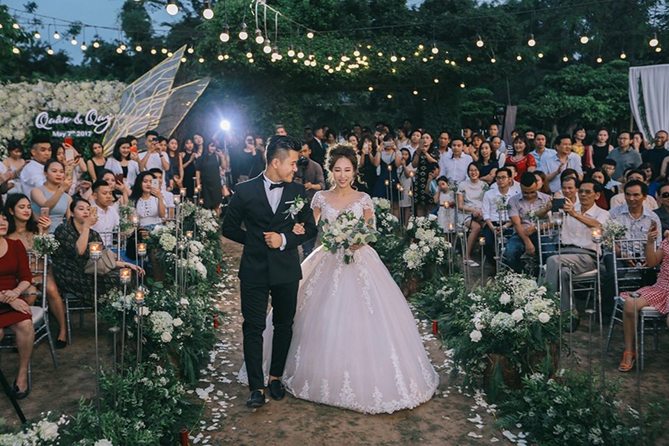 Đám cưới "trong mơ" với 300 khách cùng “xăm” biểu tượng hạnh phúc - 13