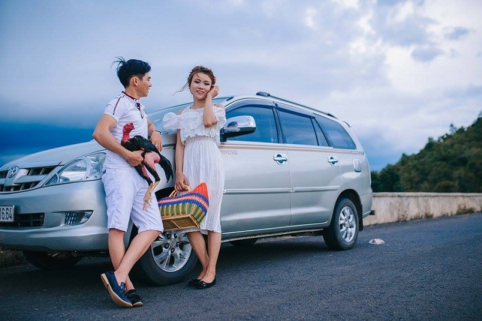 Chú rể mê gà chọi, ảnh cưới cũng không thể thiếu "vật cưng" - 11 Chú rể mê gà chọi, ảnh cưới cũng không thể thiếu "vật cưng" - 11