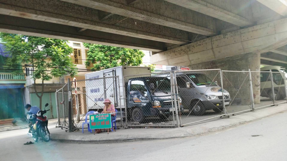 Ninh Bình: Gầm cầu vượt bị "xẻ thịt" biến thành bãi đỗ xe ô tô - 10 Ninh Bình: Gầm cầu vượt bị "xẻ thịt" biến thành bãi đỗ xe ô tô - 10