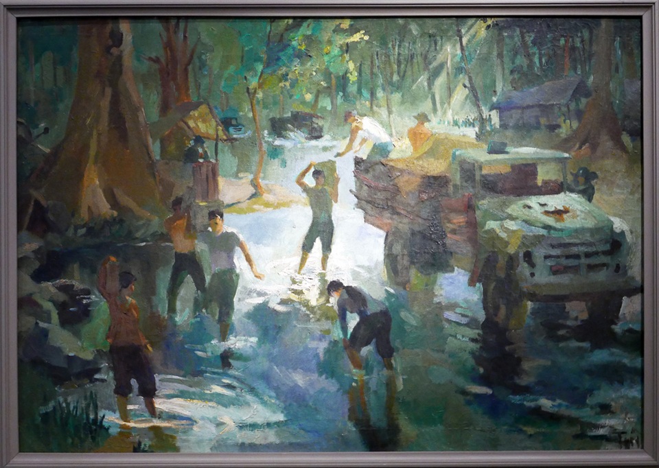 “Những năm tháng không quên” qua tranh của họa sĩ thời chiến - 10
Bốc hàng bên suối – tác phẩm sơn dầu của hoạ sĩ Trần Trung Tín cho thấy cảnh sinh hoạt, chiến đấu trong rừng Trường Sơn những năm chống Mỹ.