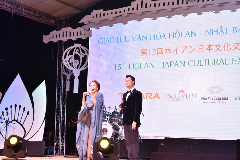 Ấn tượng đêm khai mạc giao lưu văn hóa Hội An - Nhật Bản - 10 Ca sĩ Quang Dũng và Thanh Hà thể hiện trong đêm giao lưu