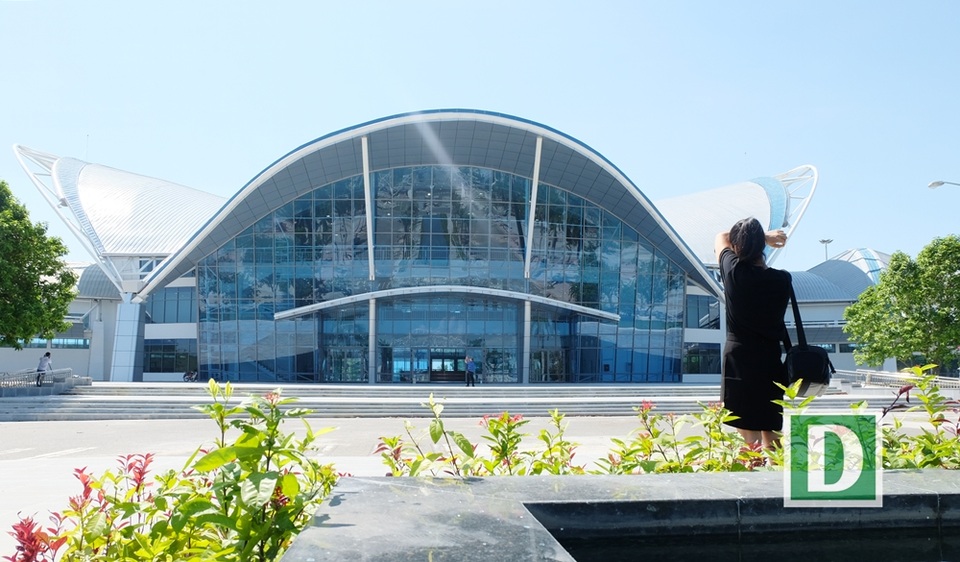 Công trình được đầu tư xây dựng trên cơ sở cải tạo Trung tâm Hội chợ triển lãm Đà Nẵng với tổng kinh phí hơn 178 tỷ đồng.