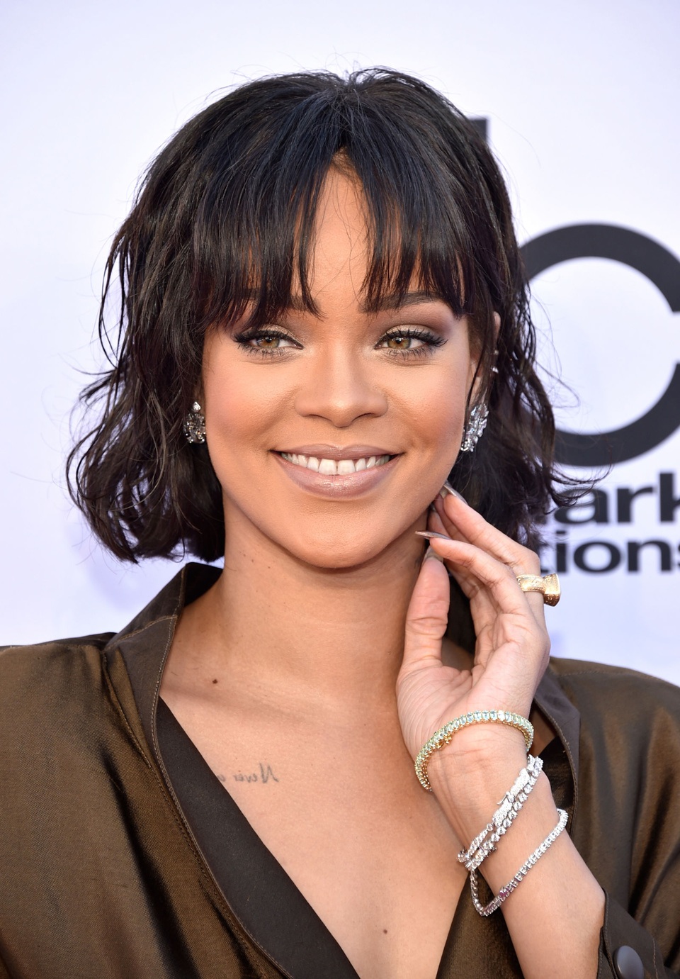 “Tóc mái mưa” khiến người đẹp showbiz “mê mẩn” - 15 Nữ ca sĩ Rihanna