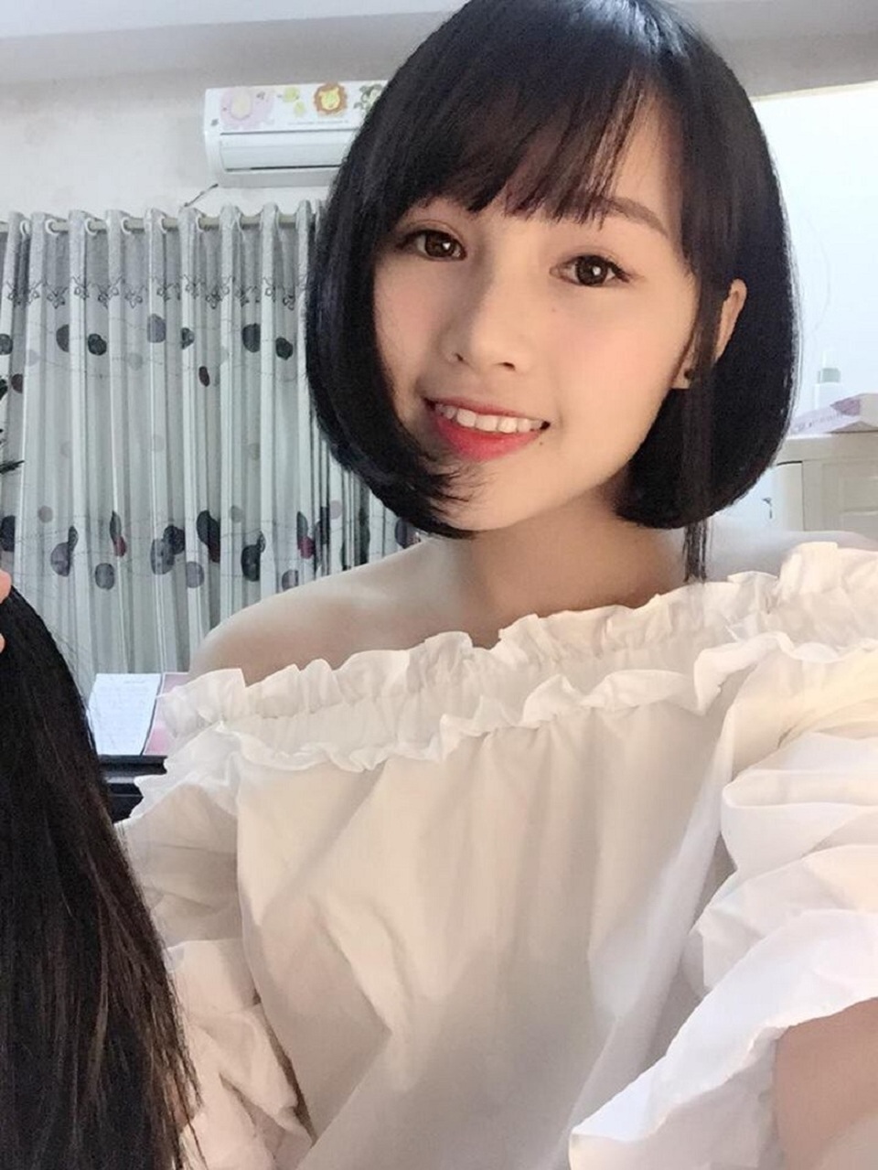 Bức ảnh cô gái có “vòng eo co giãn đáng nể" thu hút dân mạng - 7 Bức ảnh cô gái có “vòng eo co giãn đáng nể" thu hút dân mạng - 7