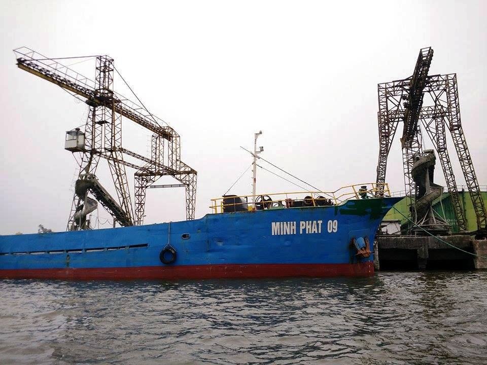 Xử lý vi phạm pháp luật đê điều ở Ninh Bình: Trách nhiệm vẫn chưa thuộc về ai? - 2 Vi phạm pháp luật về đê điều thời gian qua đã trở thành điểm nóng tại Ninh Bình.
