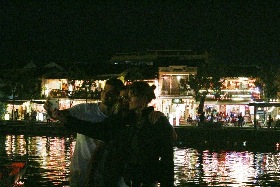 Gia đình Anne đến từ nước Úc hy vọng năm mới gia đình sẽ luôn hạnh phúc bên nhau, gặp nhiều điều suôn sẻ và thật nhiều sức khỏe