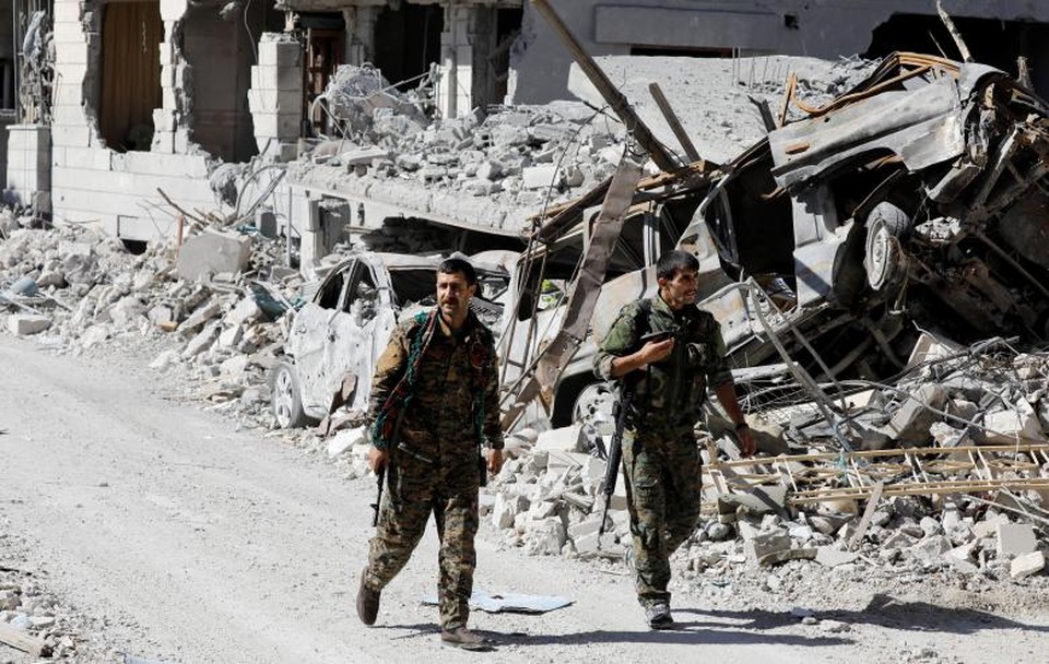 Ngày tàn của phiến quân IS tại thủ phủ Raqqa - 9 Khung cảnh tan hoang và đổ nát tại khu vực tiền tuyến.